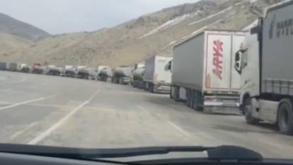 İran sınırında 15 kilometrelik tır kuyruğu