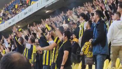 Fenerbahçe tribünleri hep bir ağızdan 'Mert Hakan' diye bağırdı. Bir anda başladı
