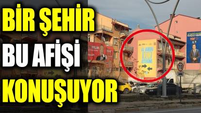 Solda CHP sağda AKP ikisini ok ile gösteren İYİ Parti afişi. Bir şehir bu afişi konuşuyor