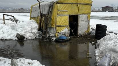 Yüksekova'da bir ev sular altında kaldı