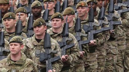 İngiltere askerlerin sakal ve bıyık uzatma yasağını kaldırdı
