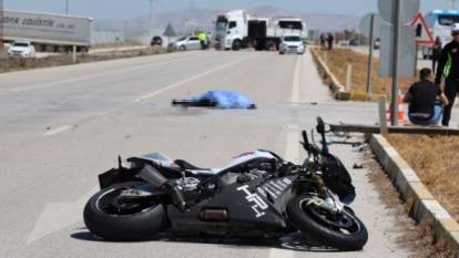 U dönüşü yapan TIR motosiklet sürücüsünü öldürdü