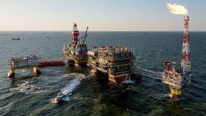 Hazar Denizi'deki platformda ilk kez petrol üretildi