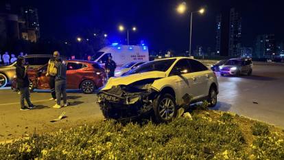 Mersin'de iki otomobil çarpıştı: 5 yaralı