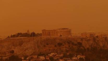 Afrika'dan taşınan çöl tozu Atina'da etkili oluyor