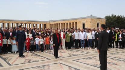 Fatma Kaplan Hürriyet Anıtkabir'i ziyaret etti