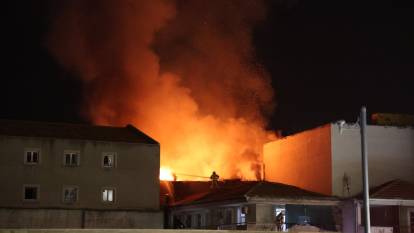 İzmir’de tekstil deposunda yangın