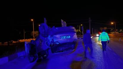 Burdur’da aracın çarptığı otomobil takla attı: 2 yaralı