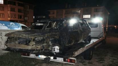 Ankara'da bir otomobil seyir halindeyken alev alev yandı
