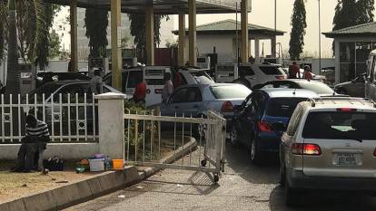 Nijerya'da yakıt krizi büyüyor: Benzin istasyonları kapanıyor