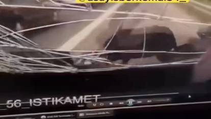 İstanbul'da ambulansın emniyet şeridini kullanan motosiklete çarptığı anlar