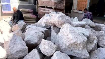 İnşaat işçileri ekmek parası için 1 Mayıs'ta taş kırdı