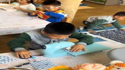 Çin'deki bir anaokulunun etkinlik saati izleyenlerin ilgisini çekti