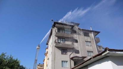Muğla Ortaca'da 5 katlı binada çıkan yangın paniğe neden oldu