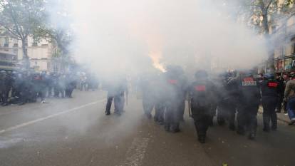 Fransa'da 1 Mayıs gösterilerinde çatışma: 47 gözaltı, 15 polis yaralı