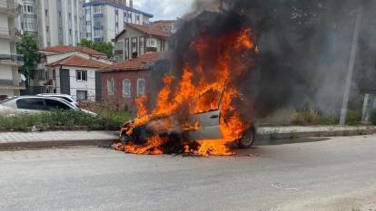 Kontağı çevirince otomobili alev alev yandı