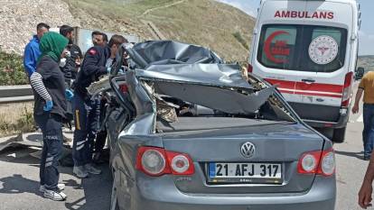 Otomobil, TIR’a arkadan çarptı: 1 ölü, 1 yaralı