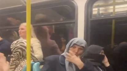 Bursa metrosunda yaşlı ve genç kadın arasında kavga