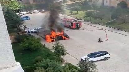 Elazığ’da otomobil alev alev yandı