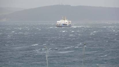 Çanakkale'de feribot seferlerine fırtına engeli