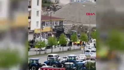 Diyarbakır'da  iki esnaf ve aileleri arasında tekme ve yumruklu kavga kamerada