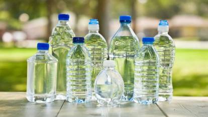 Pet şişelerden su içmek sağlıklı mı? Aman dikkat
