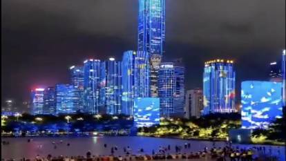Çin Shenzhen'deki büyüleyici ışık gösterisi şehre renk kattı.