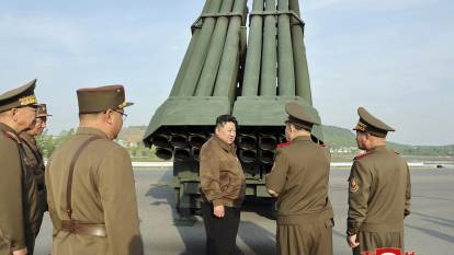 Kuzey Kore lideri Kim, yeni roketatarın son testine katıldı