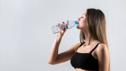 Pet şişeden su içmek sağlığımızı tehdit ediyor mu?