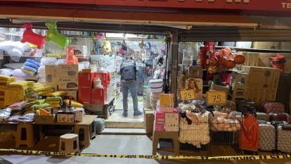 Alışveriş yapan çift silahlı saldırıya uğradı: 1 ölü 1 yaralı