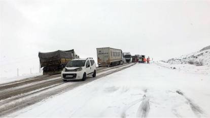 Ardahan-Posof yolunda ulaşıma kar engeli
