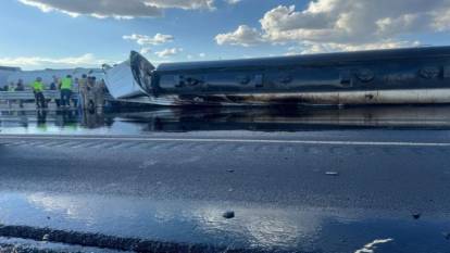 Mardin'de Akaryakıt yüklü tanker devrildi, sürücü hayatını kaybetti