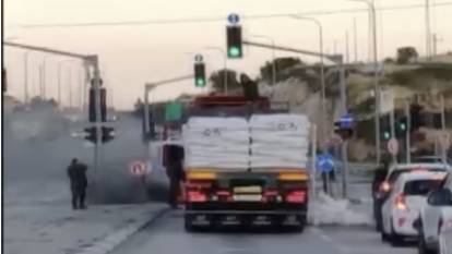 Batı Şeria'da Yahudi yerleşimciler Gazze'ye yardım taşıyan kamyona saldırdı