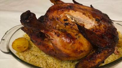 Üzeri nar gibi kızaran tavuk pişirmenin tüyosu: Fırından çıkar çıkmaz lezzeti fark ediliyor