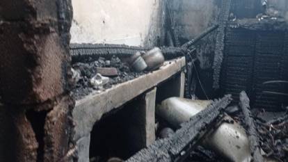 Adana Saimbeyli'de bir ev yangında küle döndü