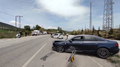 Karabük'te iki aracın karıştığı kazada 3 kişi yaralandı