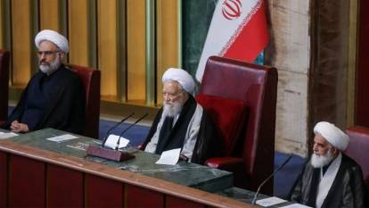 İran'da Uzmanlar Meclisi başkanlığına 93 yaşındaki Ayetullah Kirmani seçildi
