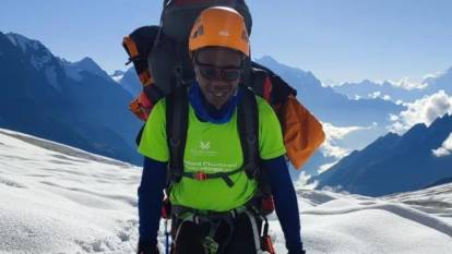 Everest'te kaybolan Kenyalı dağcıdan kötü haber