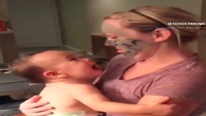 Annesini kil maskesiyle gören bebek korkudan ağladı