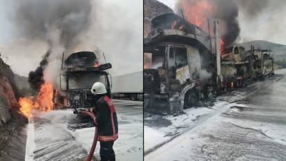 Tarsus'ta Tır yangını: 7 otomobil kül oldu