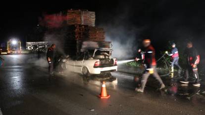 TIR’a ok gibi saplanan otomobil alev alev yandı: 1 ölü