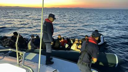 Çeşme açıklarında 57 göçmen kurtarıldı 41 göçmen yakalandı