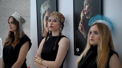 "Türk Dünyası Kadın Başlıkları" fotoğraf sergisi