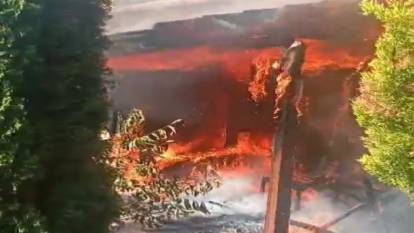 Karabük'te 2 katlı villa alev alev yandı