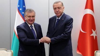 Erdoğan, Özbekistan Cumhurbaşkanı ile horon ekibini izledi