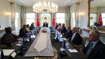 Erdoğan D-8 Ekonomik İşbirliği Teşkilatı Dışişleri Bakanlarını kabul etti