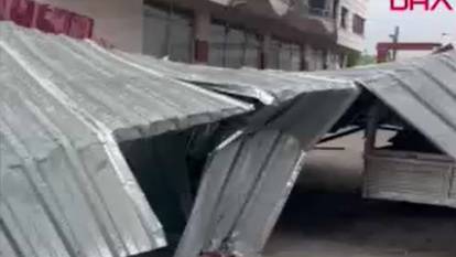 Van'da fırtına çatıları uçurdu