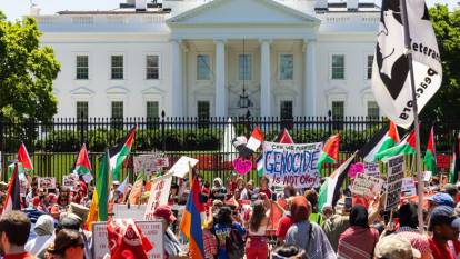 Binlerce Filistin destekçisi Beyaz Saray’da Biden’i protesto etti