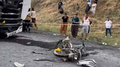 Çanakkale’de TIR ile motosiklet çarpıştı. 2 ölü