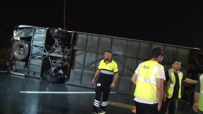 Tuzla'da yolcu otobüsü devrildi: 2 Yaralı
